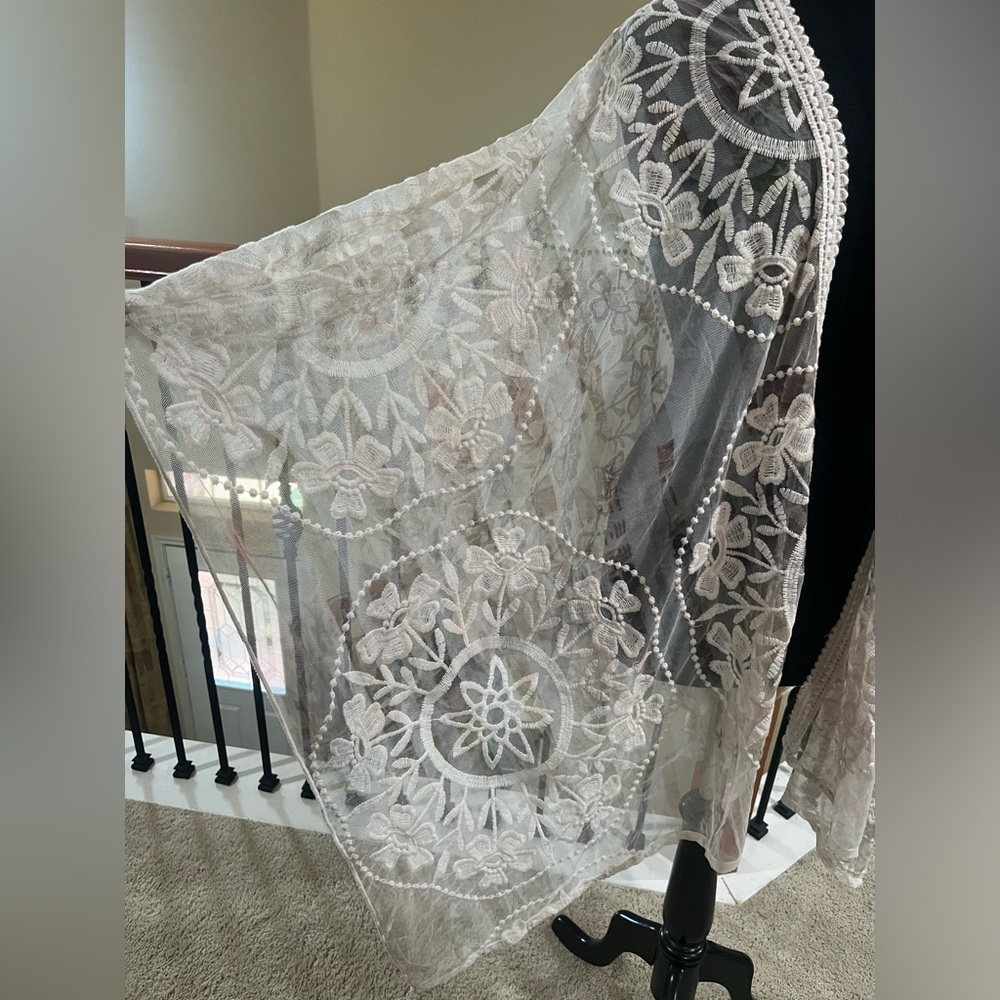 Origami FLORAL Cream Lace SHAWL CAPE, FREE SIZE, BOHO CLASSIC: - Picture 10 of 16